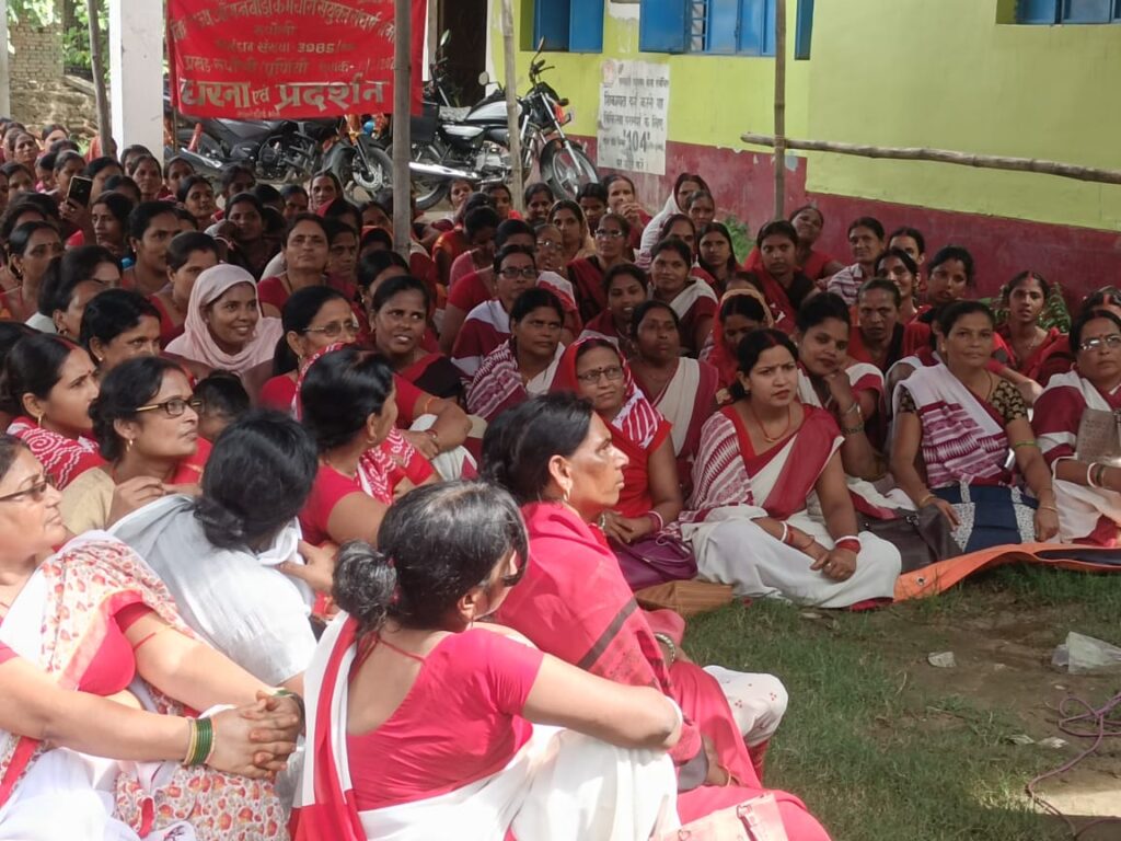 Anganwadi workers and assistants protested for the second day as well